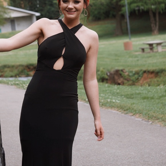 Black prom dress - Picture 3 of 4